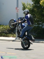 Suzuki SV650 - Standup Wheelie: Smooth standup by this Suzuki SV650 rider.